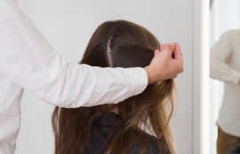 Cuir chevelu sec ou déshydraté : comment faire la différence ? Image