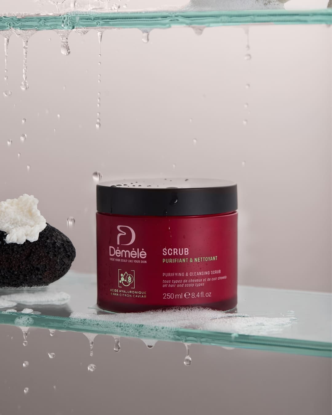 Gommage purifiant et nettoyant de la marque My Store, texture crème avec particules exfoliantes visibles dans le pot.