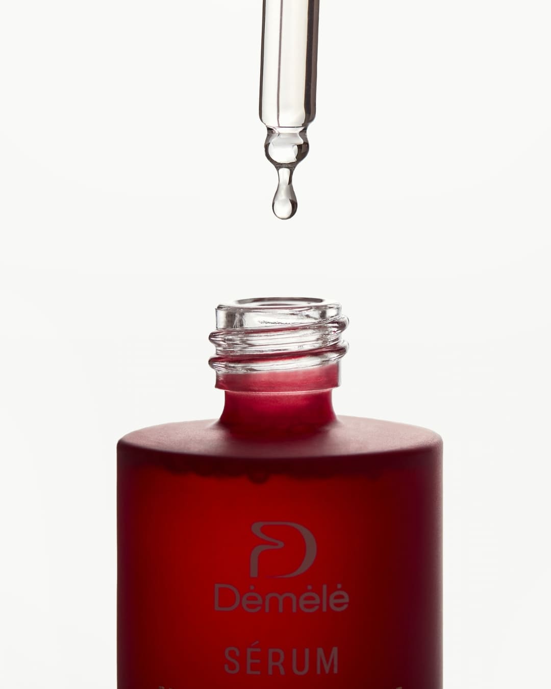 Flacon de sérum fortifiant et densifiant pour cheveux, présenté dans un flacon élégant, destiné à renforcer et épaissir les cheveux.